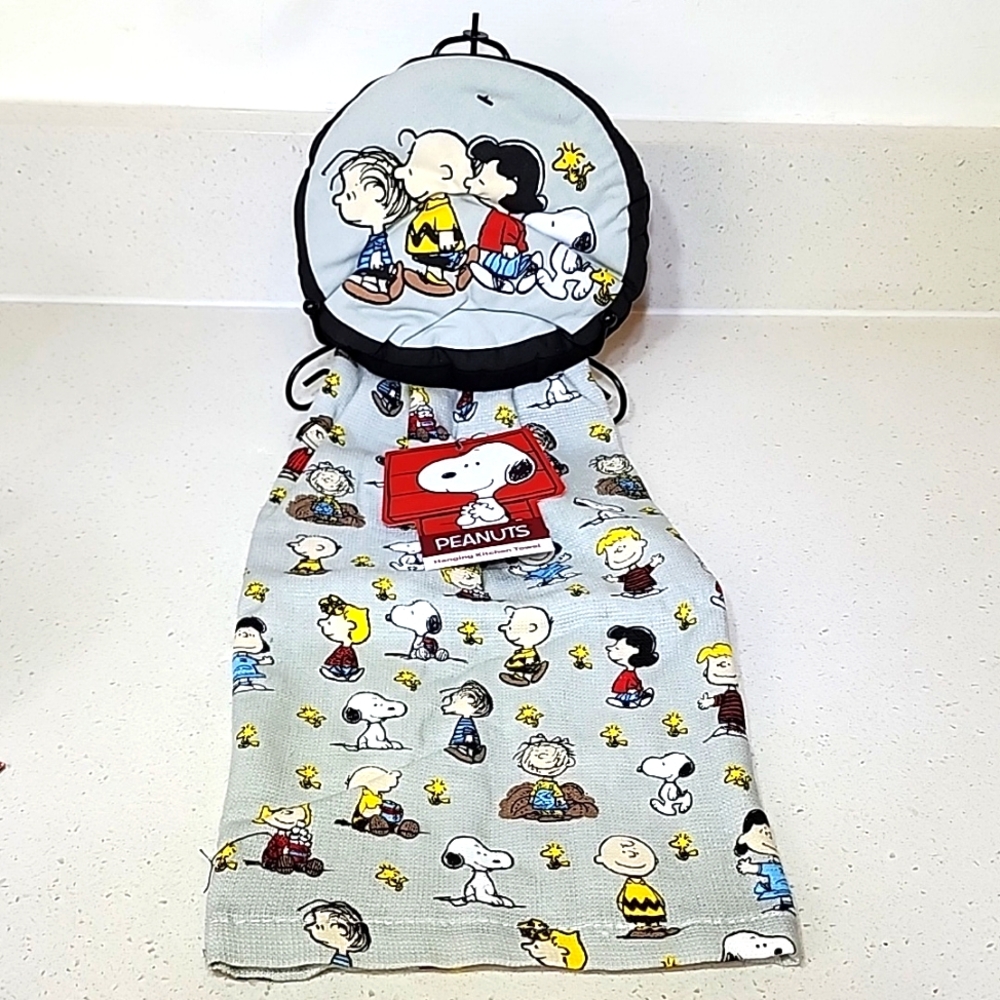 Hanging Kitchen Towel Snoopy Peanuts New with tags.